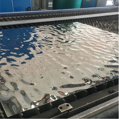 인테리어 장식을 위한 은색 거울 연마 0.65mm 두께 물결 무늬 스테인리스 스틸 시트