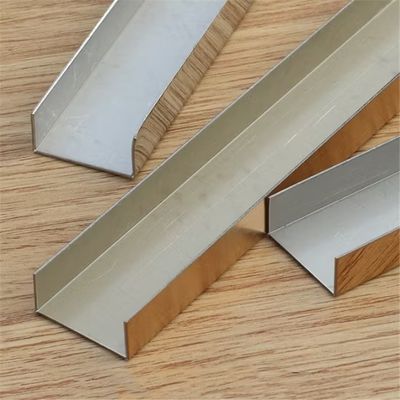 좋은 가격 304 스테인레스 스틸 U 프로필 타일 트림, V 갈래/굽기 기술, 길이 2438mm/3048mm 온라인으로