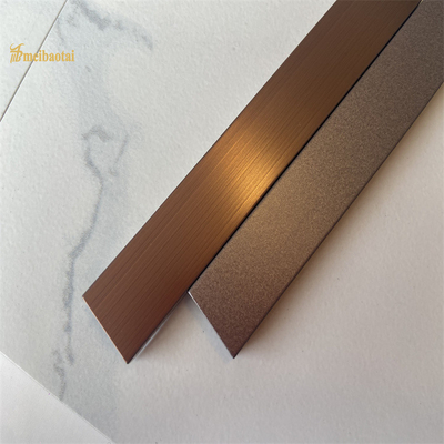 0.6MM 두께 스테인레스 강 타일 정비 구리 모래 바람과 HL은 U자 형상을 완성했습니다